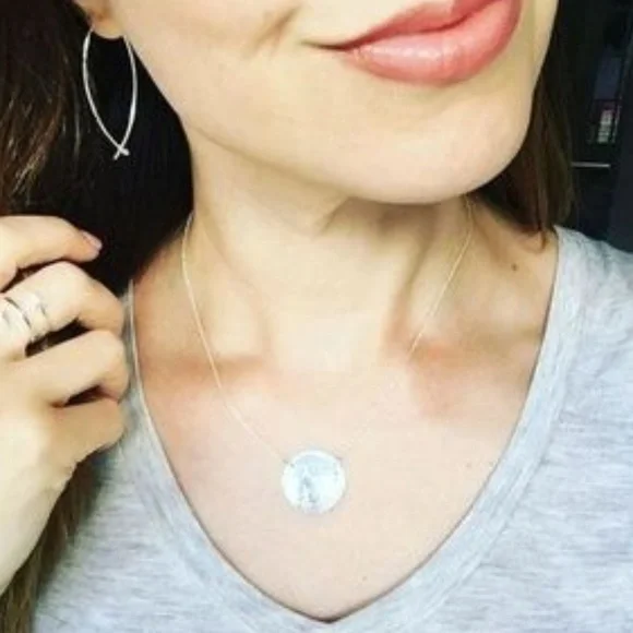 :: Stella & Dot | [SILVER] Small Hammered Wire Hoop Earrings Retired - Picture 2 of 5